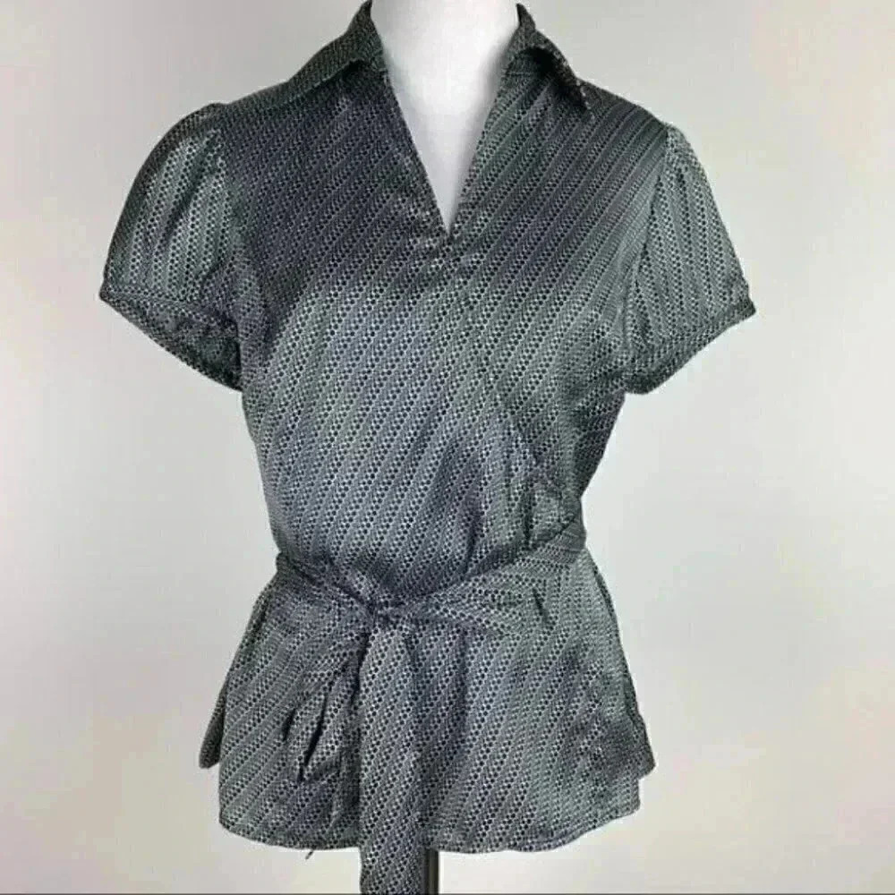Ann Taylor Loft top size 12P black white geometric